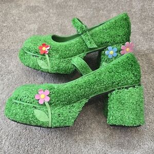 dELiA*s by Dolls Kill
It’s Always Greener Platform Mary Janes